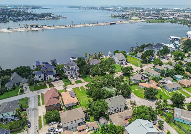 Photo 3 of Single family home for sale at 5723 Stewart Ave, Galveston, TX 77551 | MLS# 34064374 | Listing updated on 2026-09-01