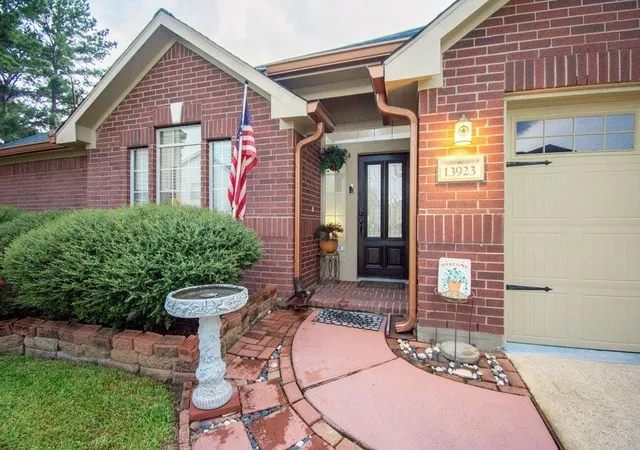 Photo 3 of Single family home for sale at 13923 Oneida Ct, Cypress, TX 77429 | MLS# 1031262 | Listing updated on 2026-09-07