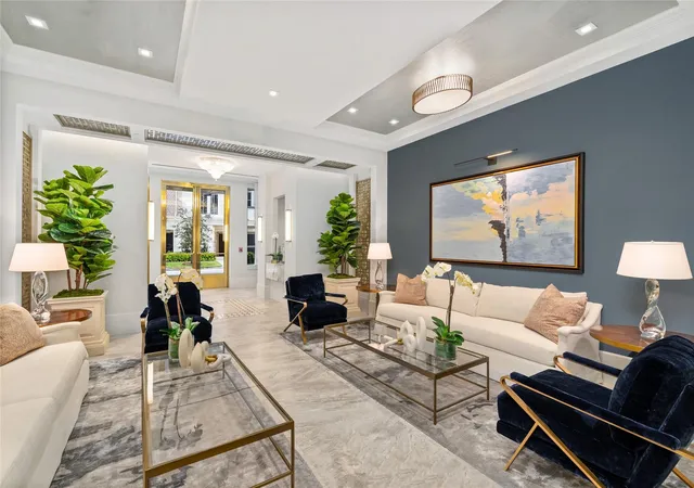 Photo 3 of Sale Pending at 2325 Welch St #601, Houston, TX 77019 | MLS# 95916202 | Listing updated on 2026-09-11