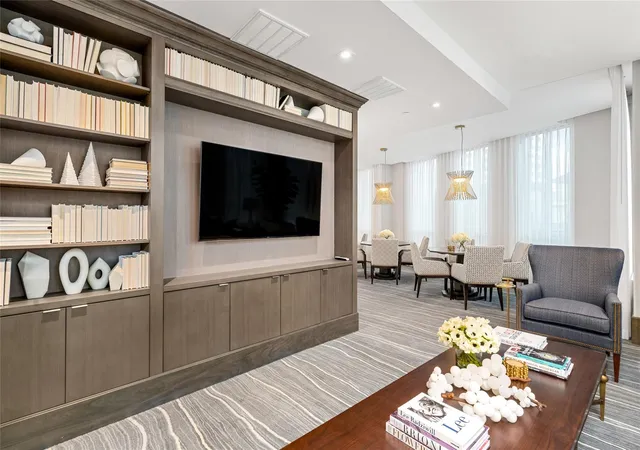 Photo 4 of Sale Pending at 2325 Welch St #601, Houston, TX 77019 | MLS# 95916202 | Listing updated on 2026-09-11