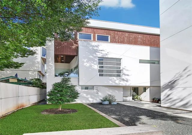 Photo 3 of Single family home for sale at 4408 Mount Vernon St, Houston, TX 77006 | MLS# 10367164 | Listing updated on 2026-09-20