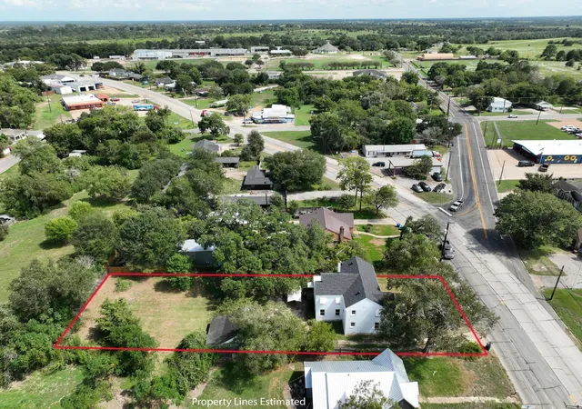 Photo 2 of Single family home for sale at 628 E Main St, Bellville, TX 77418 | MLS# 92916162 | Listing updated on 2026-09-10
