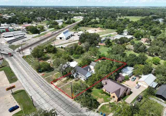 Photo 3 of Single family home for sale at 628 E Main St, Bellville, TX 77418 | MLS# 92916162 | Listing updated on 2026-09-10