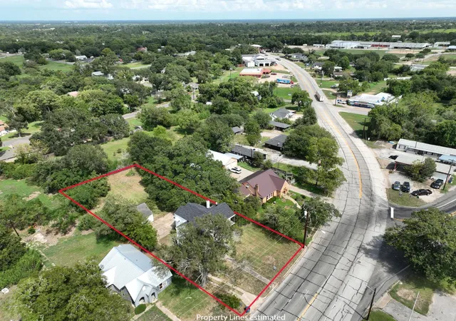 Photo 3 of Single family home for sale at 628 E Main St, Bellville, TX 77418 | MLS# 92916162 | Listing updated on 2026-09-10