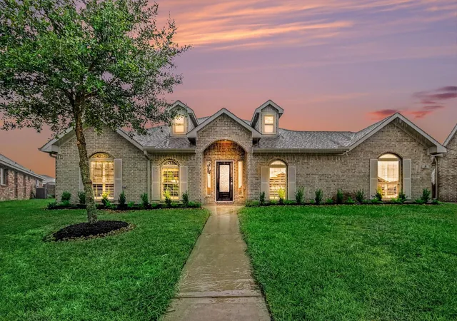 Photo 1 of Single family home for sale at 9 Cypress Point Ct, Manvel, TX 77578 | MLS# 60560550 | Listing updated on 2026-09-14
