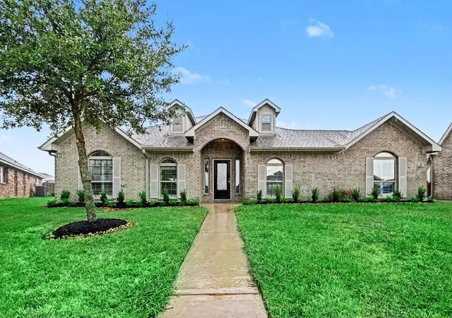 Photo 2 of Single family home for sale at 9 Cypress Point Ct, Manvel, TX 77578 | MLS# 60560550 | Listing updated on 2026-09-14