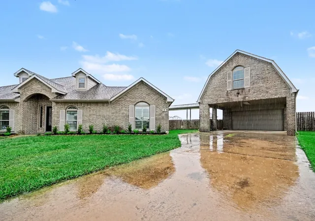 Photo 2 of Single family home for sale at 9 Cypress Point Ct, Manvel, TX 77578 | MLS# 60560550 | Listing updated on 2026-09-14