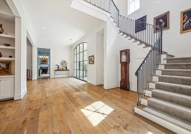 Photo 2 of Mansion for sale at 2116 Looscan Ln, Houston, TX 77019 | MLS# 33057733 | Listing updated on 2026-09-24
