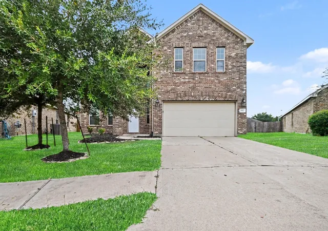 Photo 2 of Single family home for sale at 2502 Flowing Palm Ln, Fresno, TX 77545 | MLS# 6395602 | Listing updated on 2026-09-15