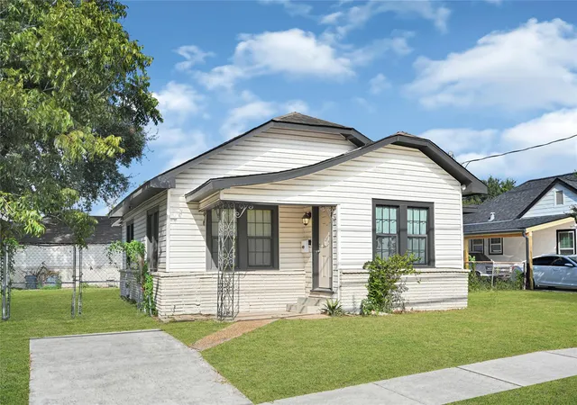 Photo 2 of Single family home for sale at 604 N Main St, Galena Park, TX 77547 | MLS# 30498448 | Listing updated on 2026-09-19