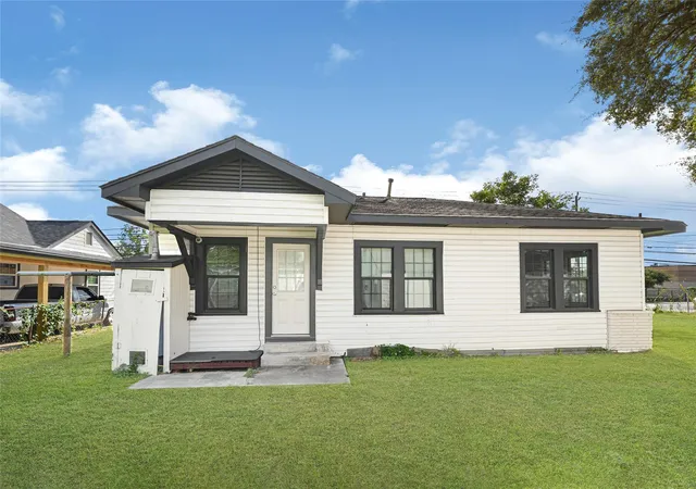 Photo 3 of Single family home for sale at 604 N Main St, Galena Park, TX 77547 | MLS# 30498448 | Listing updated on 2026-09-19