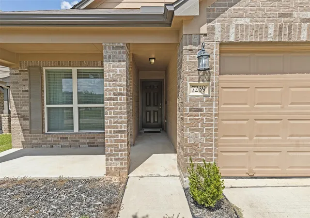 Photo 3 of Sale Pending at 7239 Foxwood Mist Trl, Humble, TX 77338 | MLS# 72498366 | Listing updated on 2026-09-28