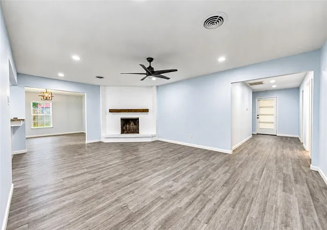 Photo 3 of Single family home for sale at 910 Cedar Ln, El Lago, TX 77586 | MLS# 63975763 | Listing updated on 2026-09-27