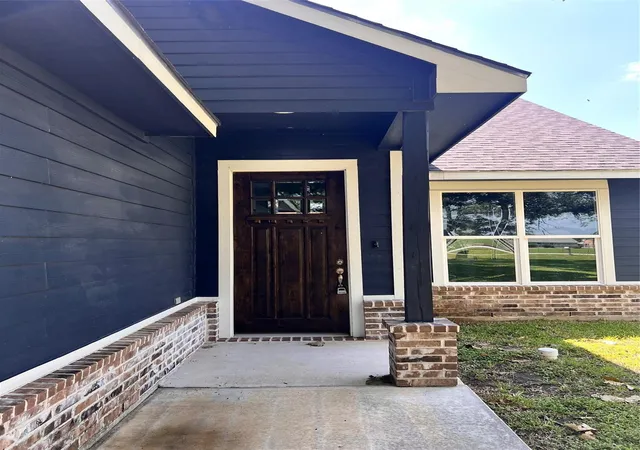 Photo 2 of Single family home for sale at 715 Seydler St, East Bernard, TX 77435 | MLS# 71182451 | Listing updated on 2026-09-11