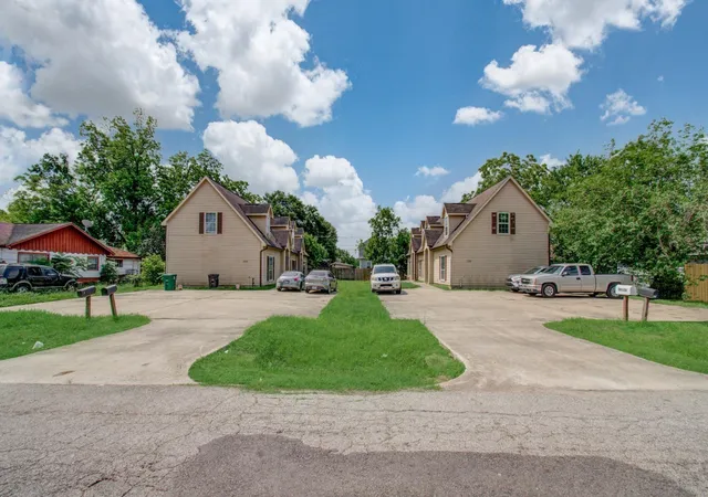 Photo 1 of Multi family home for sale at 5016 Higgins St, Houston, TX 77033 | MLS# 48516826 | Listing updated on 2026-08-31