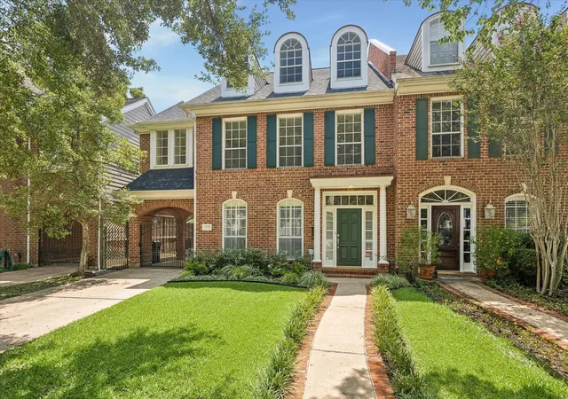 Photo 1 of Townhouse for sale at 1613 Norfolk St, Houston, TX 77006 | MLS# 60545904 | Listing updated on 2026-09-16