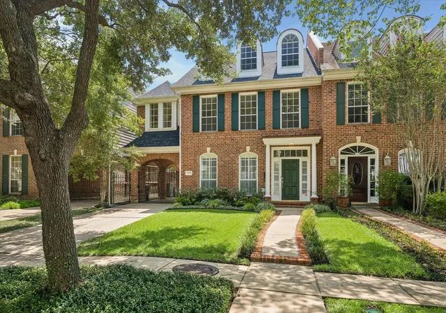 Photo 3 of Townhouse for sale at 1613 Norfolk St, Houston, TX 77006 | MLS# 60545904 | Listing updated on 2026-09-16