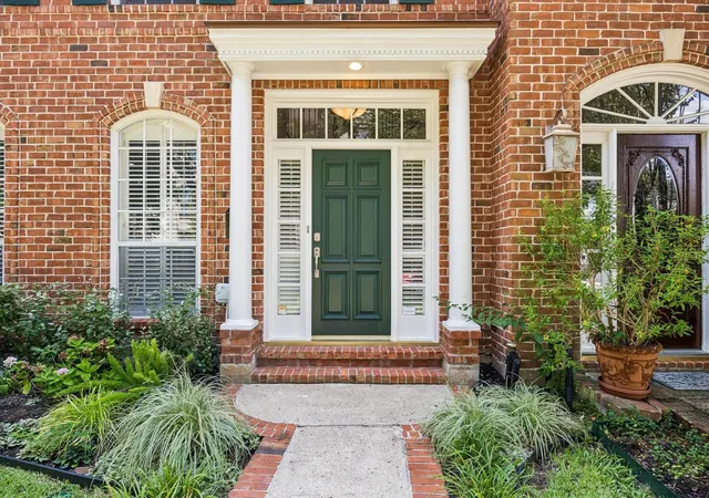 Photo 3 of Townhouse for sale at 1613 Norfolk St, Houston, TX 77006 | MLS# 60545904 | Listing updated on 2026-09-16