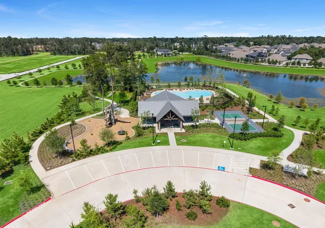 Photo 4 of Single family home for sale at 1948 Golden Spruce Ln, Conroe, TX 77301 | MLS# 23657503 | Listing updated on 2026-09-03
