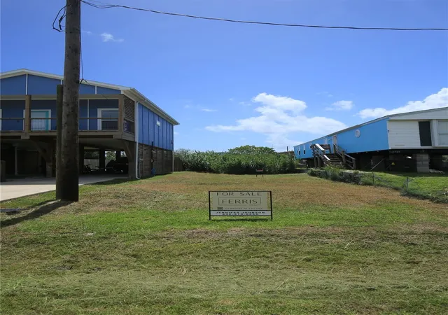Photo 3 of Land for sale at 917 13th Street, Dickinson, TX 77539 | MLS# 77799605 | Listing updated on 2026-09-08