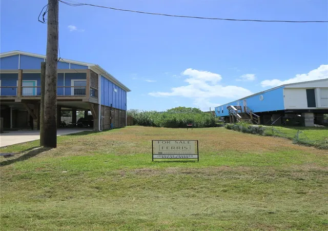 Photo 4 of Land for sale at 917 13th Street, Dickinson, TX 77539 | MLS# 77799605 | Listing updated on 2026-09-08