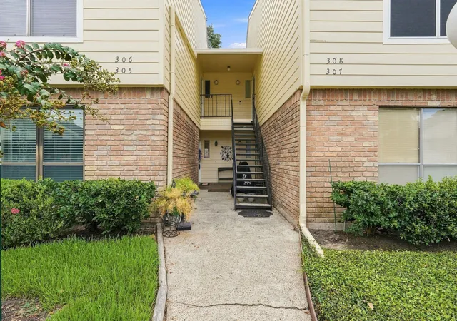 Photo 2 of Condo for sale at 14515 Wunderlich Dr #305, Houston, TX 77069 | MLS# 68913075 | Listing updated on 2026-09-19