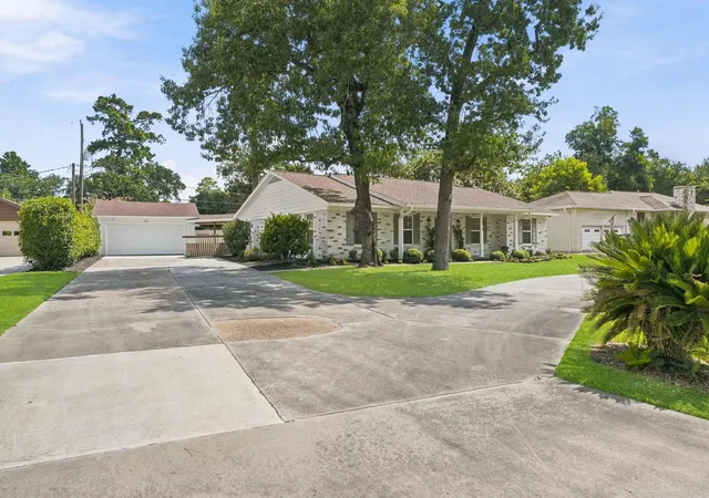 Photo 3 of Single family home for sale at 18918 Casper Dr, Spring, TX 77373 | MLS# 53658262 | Listing updated on 2026-10-04