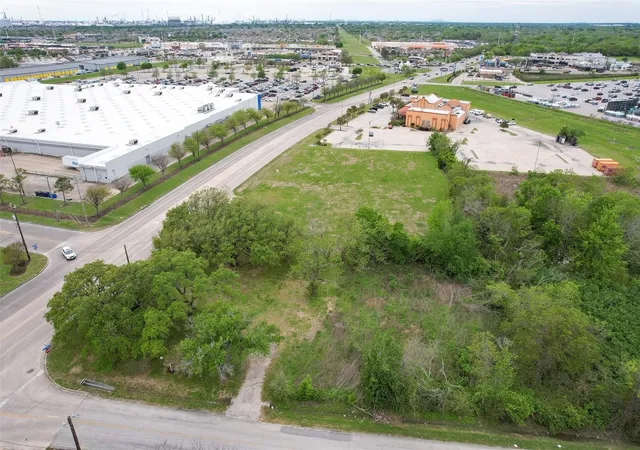 Photo 4 of Sale Pending at 502 W Cedar Byp Lynchburg Rd, Baytown, TX 77521 | MLS# 24850914 | Listing updated on 2026-09-18