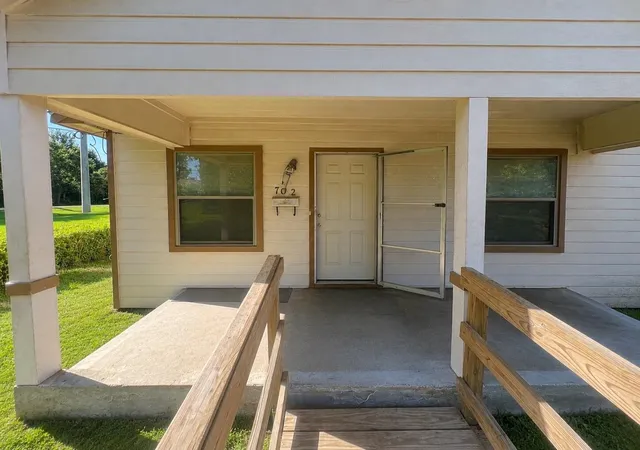 Photo 1 of Sale Pending at 7612 E Magnolia St, Houston, TX 77012 | MLS# 54305824 | Listing updated on 2026-09-10