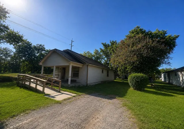 Photo 3 of Sale Pending at 7612 E Magnolia St, Houston, TX 77012 | MLS# 54305824 | Listing updated on 2026-09-10