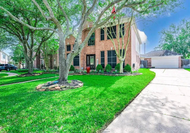 Photo 2 of Single family home for sale at 2807 Canyon Dr, Pearland, TX 77584 | MLS# 56978109 | Listing updated on 2026-09-10
