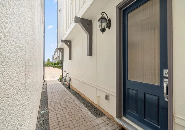 Photo 4 of Single family home for sale at 3418 Timbergrove Hts St, Houston, TX 77008 | MLS# 14766054 | Listing updated on 2026-09-09