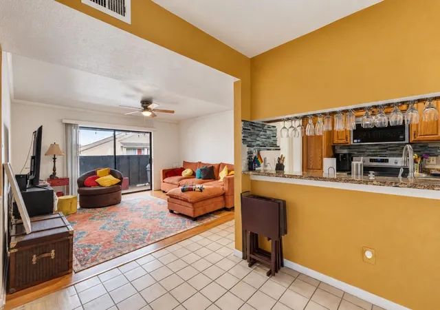 Photo 3 of Condo for sale at 3015 Walnut Bnd Ln #37, Houston, TX 77042 | MLS# 10072553 | Listing updated on 2026-09-24