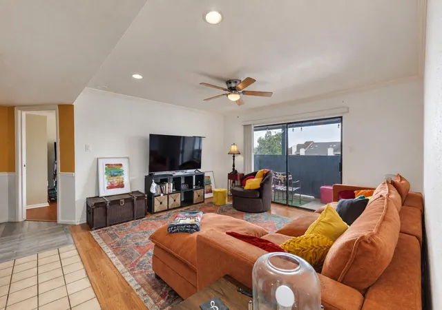 Photo 3 of Condo for sale at 3015 Walnut Bnd Ln #37, Houston, TX 77042 | MLS# 10072553 | Listing updated on 2026-09-24