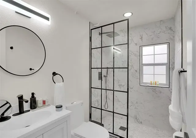 Listing Photo 5 - Condo for sale in building located at 222 W Dr, Kemah, TX 77565