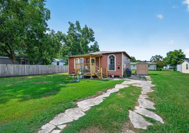 Photo 3 of Single family home for sale at 1715 W Humble St, Baytown, TX 77520 | MLS# 81416299 | Listing updated on 2026-10-02