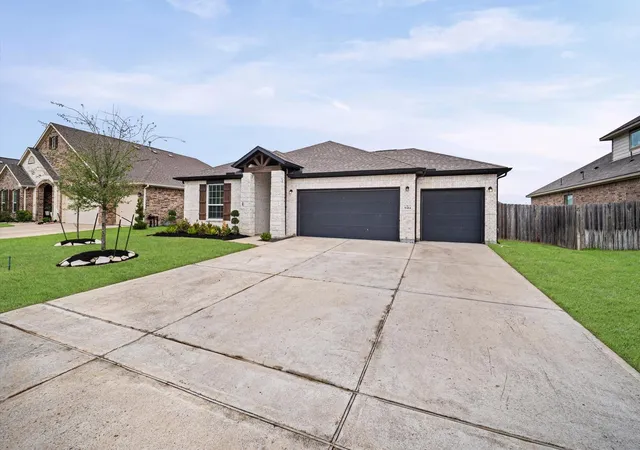 Photo 3 of Single family home for sale at 31414 Sandpiper Crk Dr, Hockley, TX 77447 | MLS# 95104471 | Listing updated on 2026-10-04