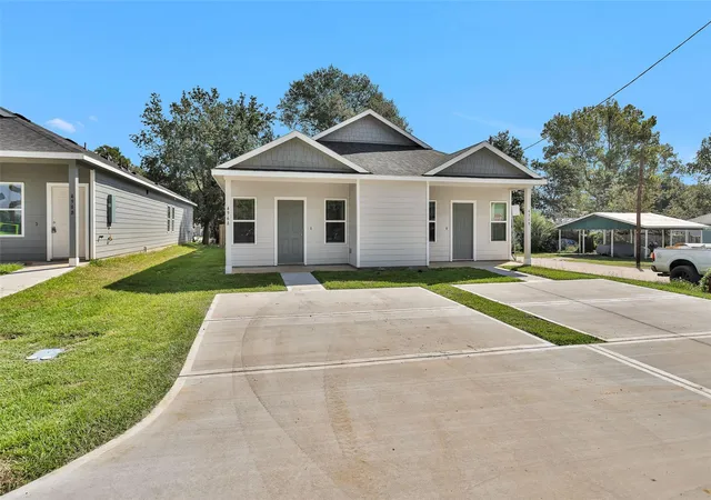 Photo 2 of Single family home for sale at 496 Golden St #A/B, Willis, TX 77378 | MLS# 62618043 | Listing updated on 2026-09-04