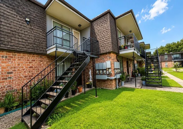 Photo 2 of Condo for sale at 10802 Kingspoint Rd #401, Houston, TX 77075 | MLS# 31668247 | Listing updated on 2026-09-09