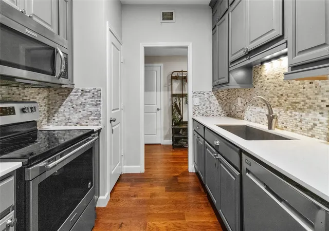 Photo 4 of Condo for sale at 2400 N Braeswood Blvd #123, Houston, TX 77030 | MLS# 66267122 | Listing updated on 2026-09-24