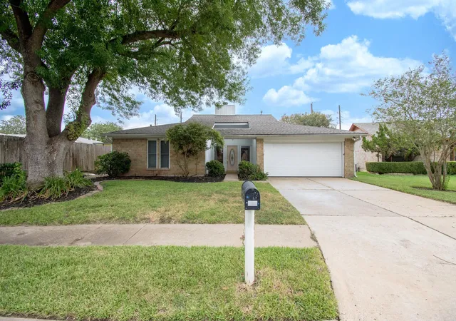 Photo 2 of Single family home for sale at 2507 Sage Brush Ln, Sugar Land, TX 77479 | MLS# 56859093 | Listing updated on 2026-09-21