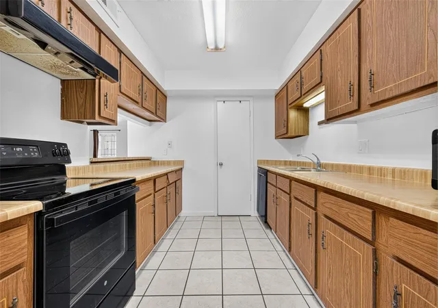 Photo 2 of Townhouse for sale at 4068 Belle Park Dr #4068, Houston, TX 77072 | MLS# 4138305 | Listing updated on 2026-10-03