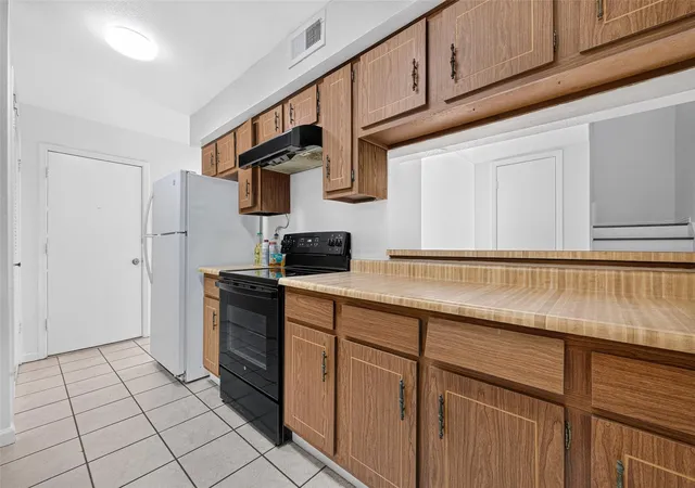 Photo 3 of Townhouse for sale at 4068 Belle Park Dr #4068, Houston, TX 77072 | MLS# 4138305 | Listing updated on 2026-10-03