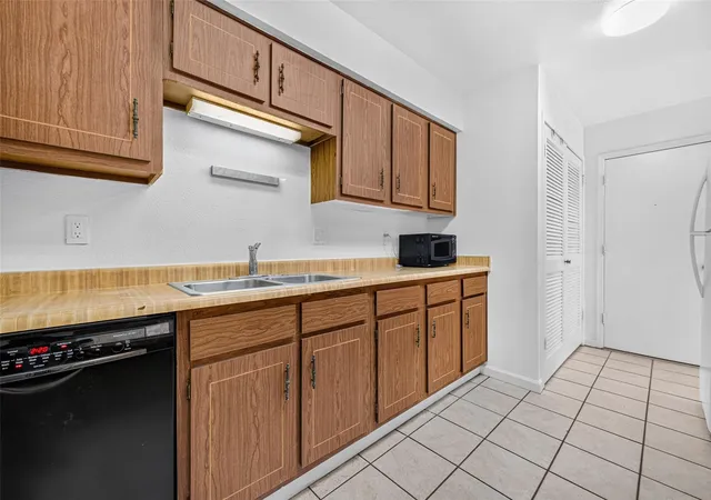Photo 4 of Townhouse for sale at 4068 Belle Park Dr #4068, Houston, TX 77072 | MLS# 4138305 | Listing updated on 2026-10-03