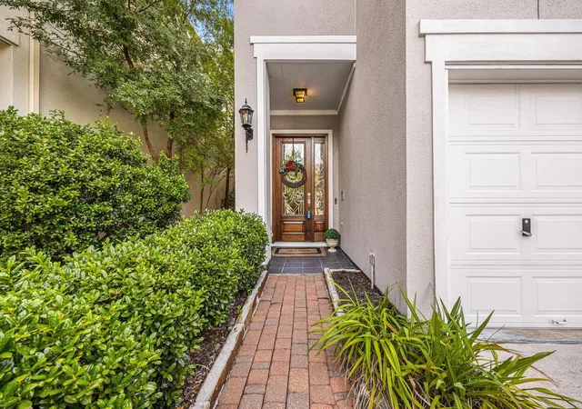 Photo 3 of Sale Pending at 137 White Dr, Bellaire, TX 77401 | MLS# 81777529 | Listing updated on 2026-09-21