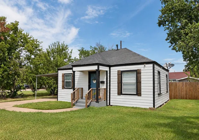 Photo 2 of Single family home for sale at 903 Willow St, Pasadena, TX 77506 | MLS# 83852893 | Listing updated on 2026-09-11