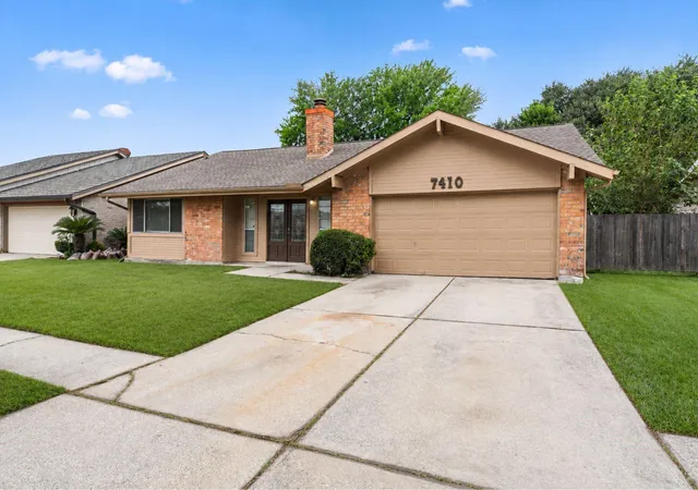 Photo 2 of Single family home for sale at 7410 Seton Lake Dr, Houston, TX 77086 | MLS# 80238227 | Listing updated on 2026-09-03