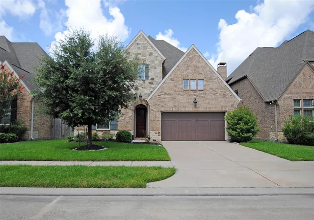Photo 1 of Sale Pending at 2032 Arrowood Glen Dr, Houston, TX 77077 | MLS# 25235662 | Listing updated on 2026-09-17