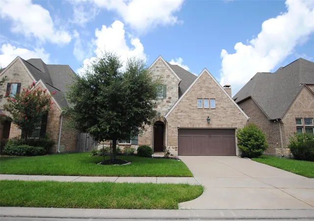 Photo 2 of Sale Pending at 2032 Arrowood Glen Dr, Houston, TX 77077 | MLS# 25235662 | Listing updated on 2026-09-17