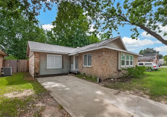 Photo 1 of Single family home for sale at 5022 Castlecreek Ln, Houston, TX 77053 | MLS# 16657273 | Listing updated on 2026-09-11